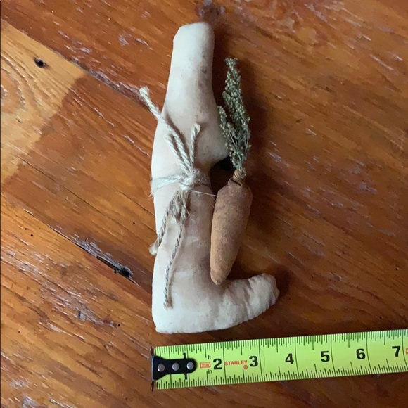 🥕 Handmade Primitive Rabbit with Carrot - Picture 6 of 6
